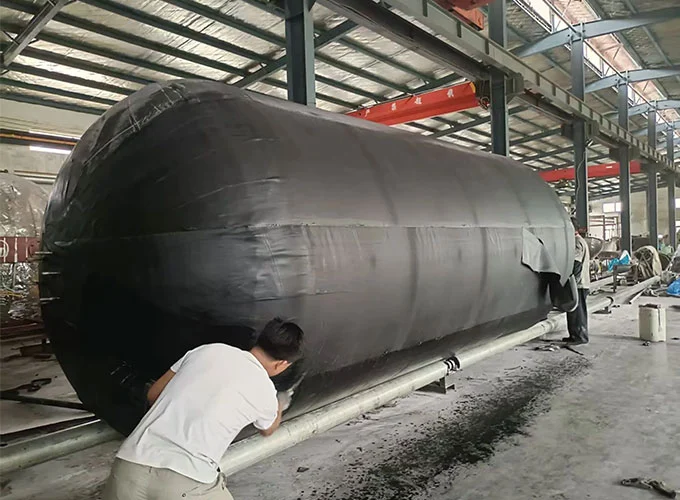 Fender Karet untuk Kapal Selam